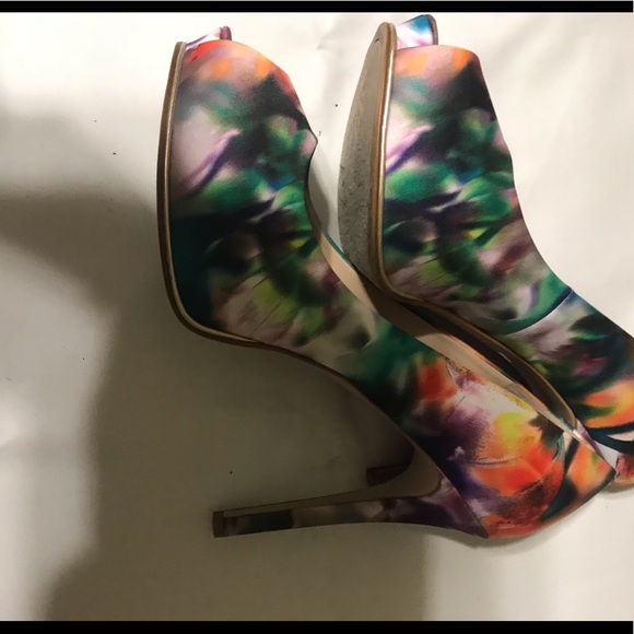 🔥GUESS PEEP TOES🔥 - Picture 6 of 7